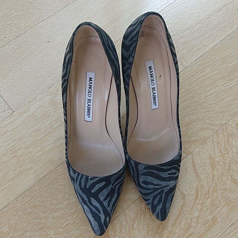 Manolo Blahnik gray zebra patterned pumps